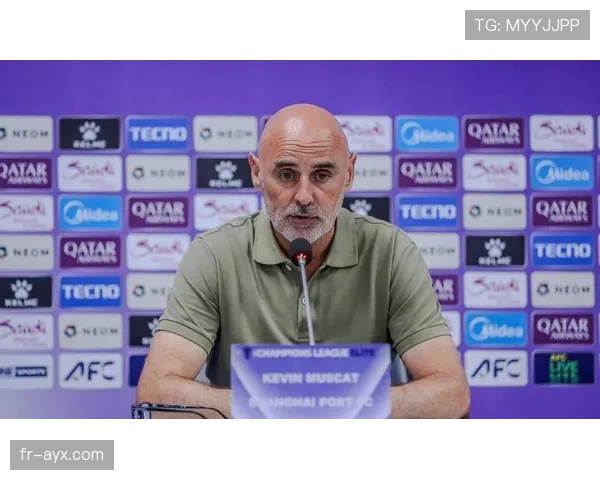 中超焦点战:豪门强强对话引爆榜首之争,球迷热议冠军悬念 中超焦点战:豪门强强对话引爆榜首之争,球迷热议冠军悬念