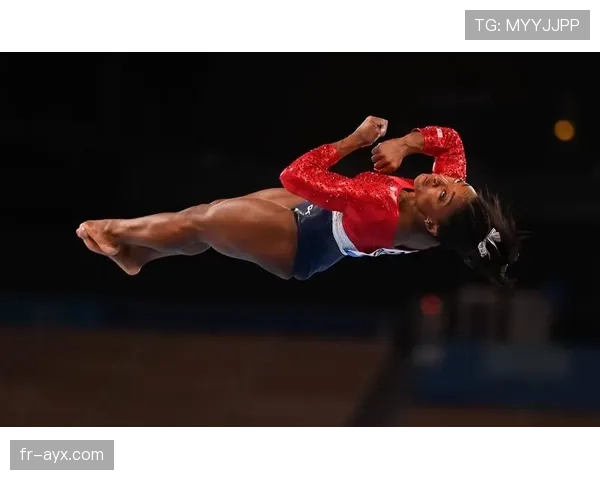 西蒙·拜尔斯练完一个动作，旁边教练都笑了，谁给她拍videos才敢发朋友圈？