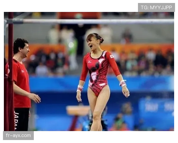 魏秋月私下穿得跟邻家大妈，赛场上超神反差真让人笑裂口