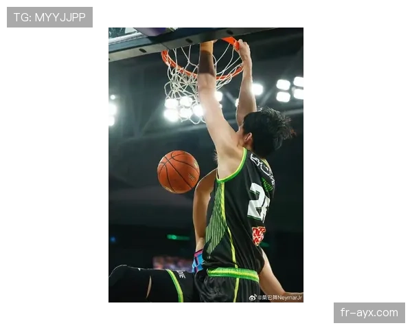 周琦一练起球，隔壁邻居都得改叫“篮球场”了吧？